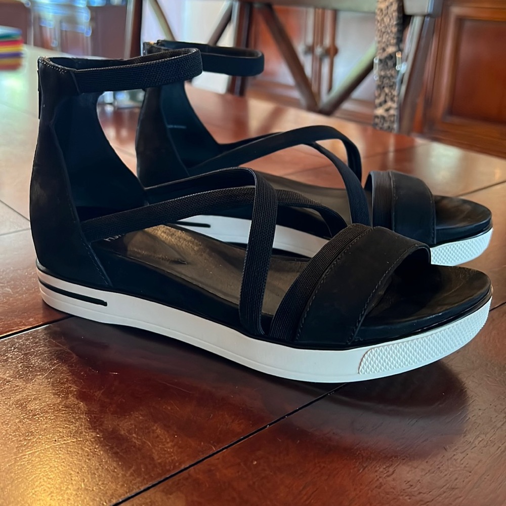 Eileen Fisher Womens black an white sandals.  7.5